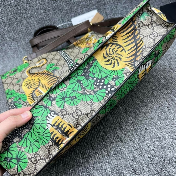 100% Authentic Gucci GG Supreme Bengal Tote Bag - Picture 10 of 16